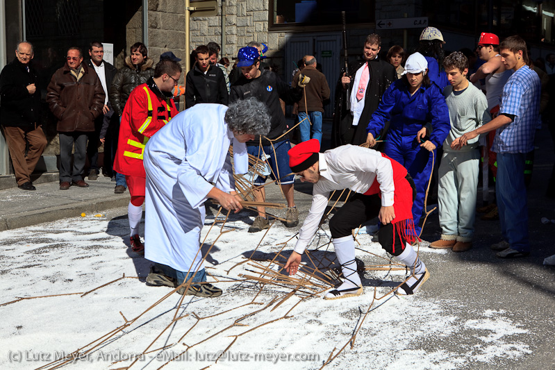 Andorra: Festa! Hang em high! Penjada at Encamp