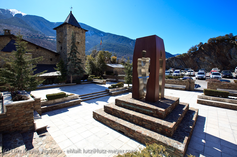 Andorra: Art & nice things. The historic center of Andorra la Vella: Barri antic